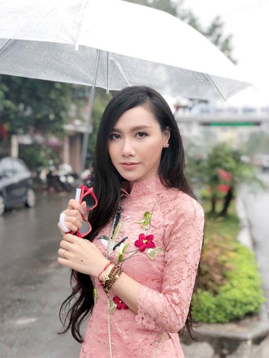 MC Minh Hà úp mở hình ảnh tình cảm bên bạn trai mới?