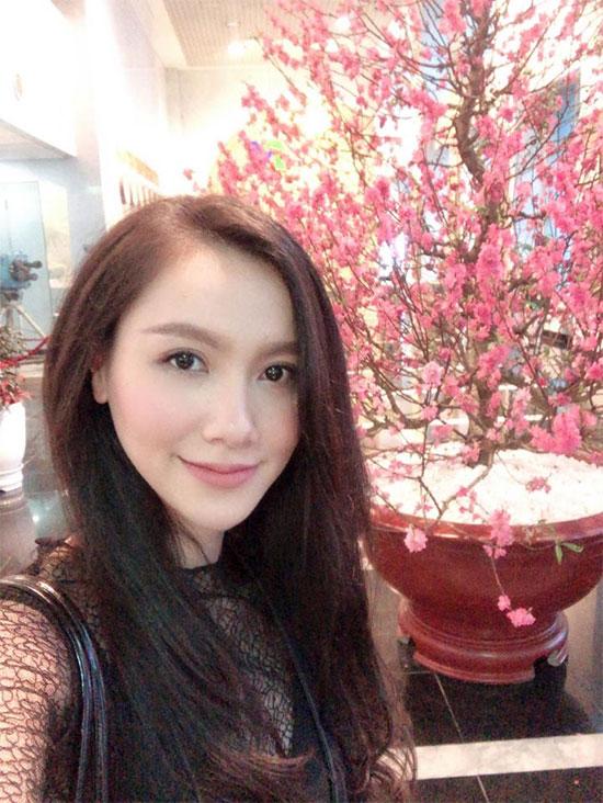 MC Minh Hà úp mở hình ảnh tình cảm bên bạn trai mới?