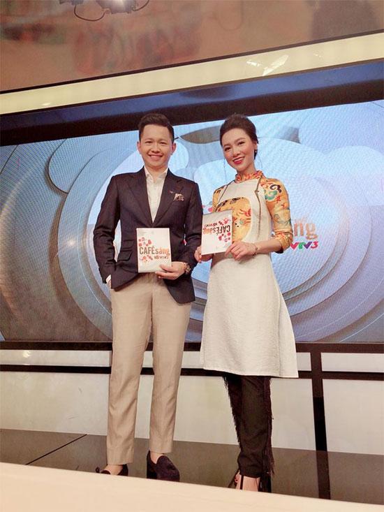 MC Minh Hà úp mở hình ảnh tình cảm bên bạn trai mới?