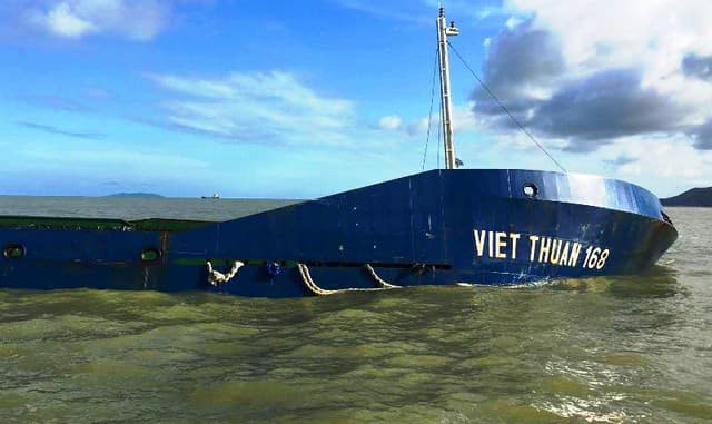 Đắm tàu, 2 mẹ con chết đuối thương tâm dưới dòng sông Cầm