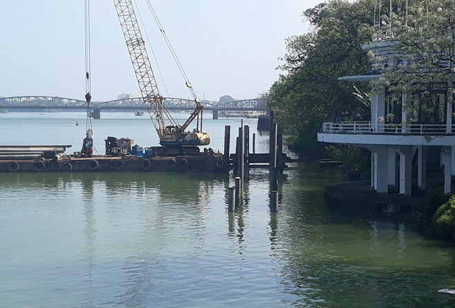 Dự án đường đi bộ lát gỗ lim 64 tỷ gây nhiều lo ngại