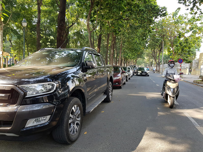 Người Sài Gòn sốc với đề xuất tăng phí đỗ ôtô lên 40.000 đồng/h