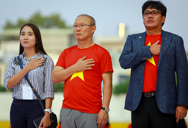 Sân Thống Nhất nổ tung khi U23 giao lưu với người hâm mộ Sân Thống Nhất nổ tung khi U23 giao lưu với người hâm mộ