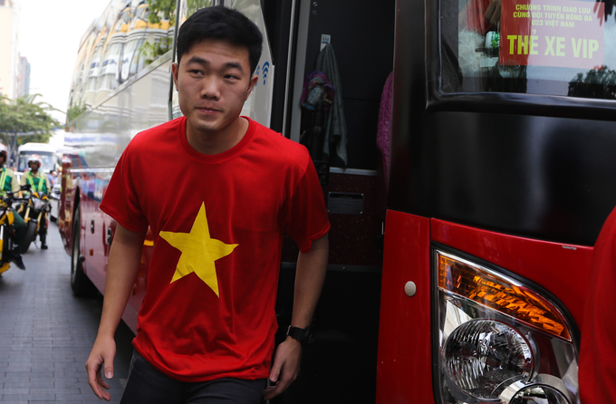 Đội tuyển U23 dâng hương tượng đài Bác Hồ trên phố đi bộ Nguyễn Huệ