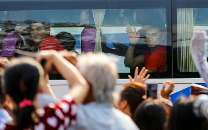 Đội tuyển U23 dâng hương tượng đài Bác Hồ trên phố đi bộ Nguyễn Huệ