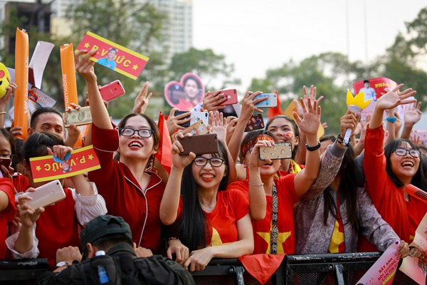 Sân Thống Nhất nổ tung khi U23 giao lưu với người hâm mộ Sân Thống Nhất nổ tung khi U23 giao lưu với người hâm mộ