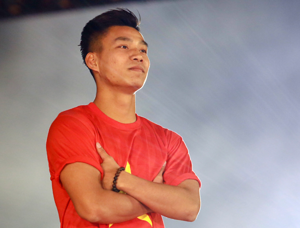 Sân Thống Nhất nổ tung khi U23 giao lưu với người hâm mộ