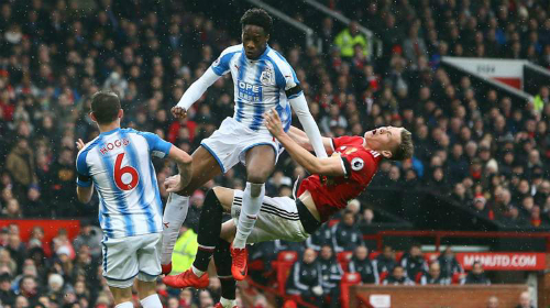 Sanchez ghi bàn đầu tiên giúp Man Utd thắng trận đấu vật