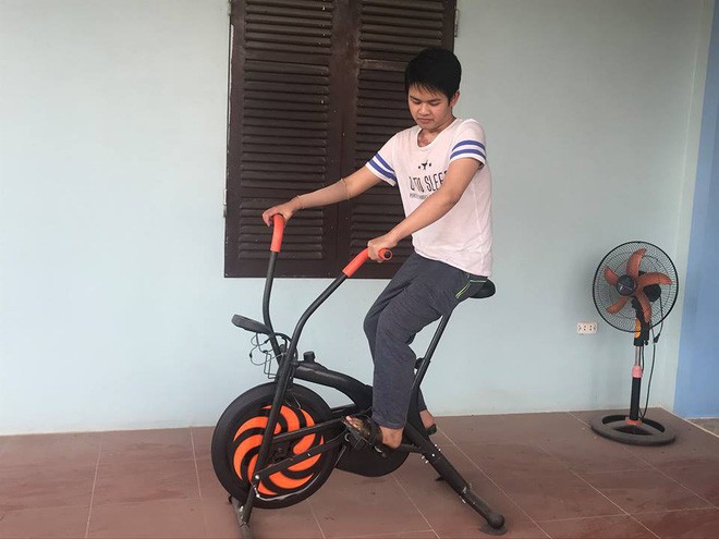 Cậu bé 16 tuổi sống sót sau vụ cháy xưởng bánh kẹo khiến 8 người tử vong ở Hà Nội bây giờ ra sao