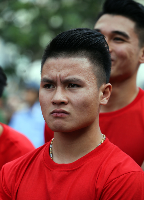 Sân Thống Nhất nổ tung khi U23 giao lưu với người hâm mộ