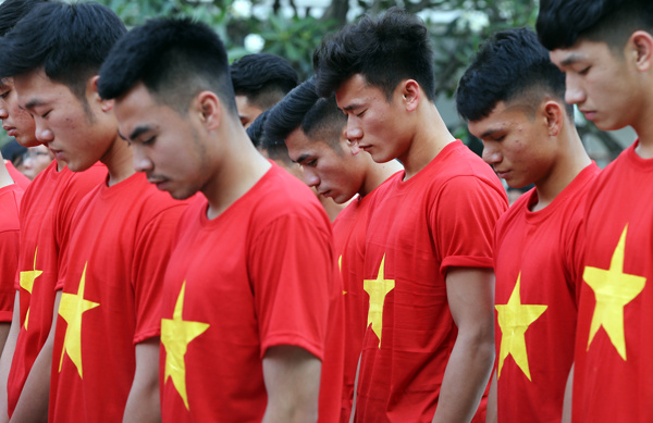 Sân Thống Nhất nổ tung khi U23 giao lưu với người hâm mộ Sân Thống Nhất nổ tung khi U23 giao lưu với người hâm mộ