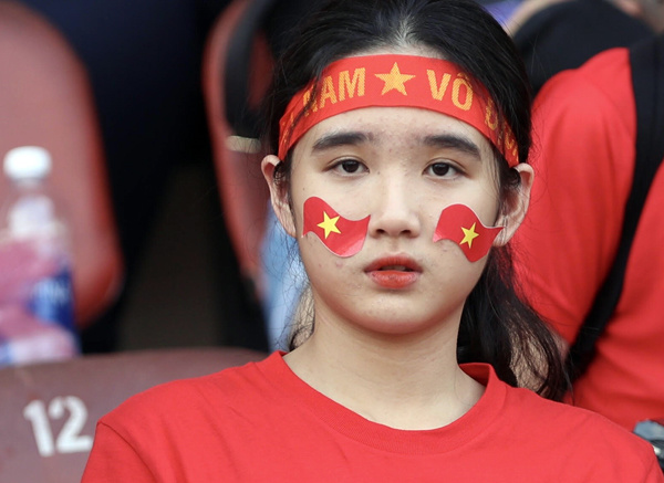 Sân Thống Nhất nổ tung khi U23 giao lưu với người hâm mộ Sân Thống Nhất nổ tung khi U23 giao lưu với người hâm mộ