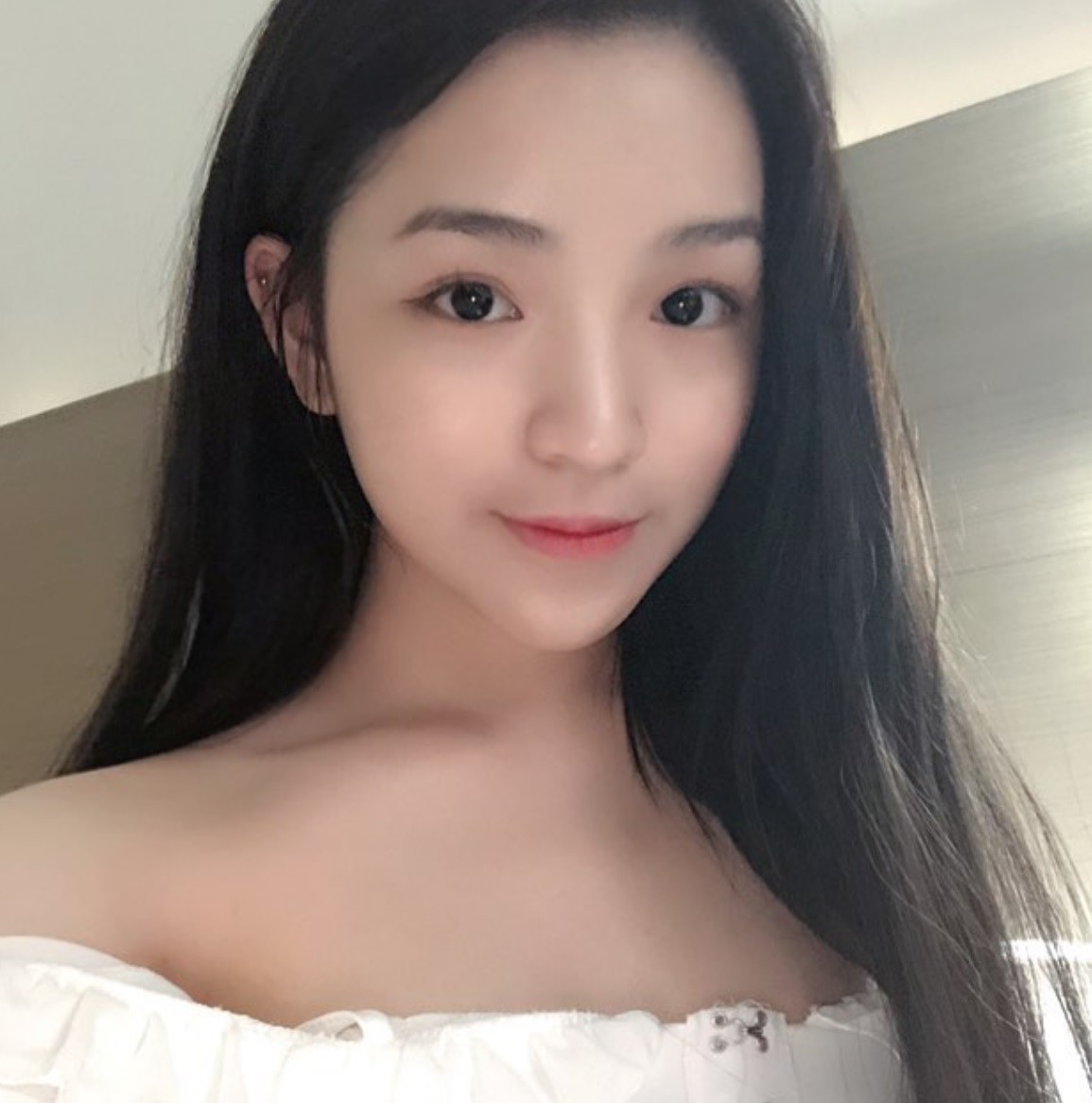 Chân dung bạn gái cực xinh của Phan Hoàng - em trai thiếu gia Phan Thành