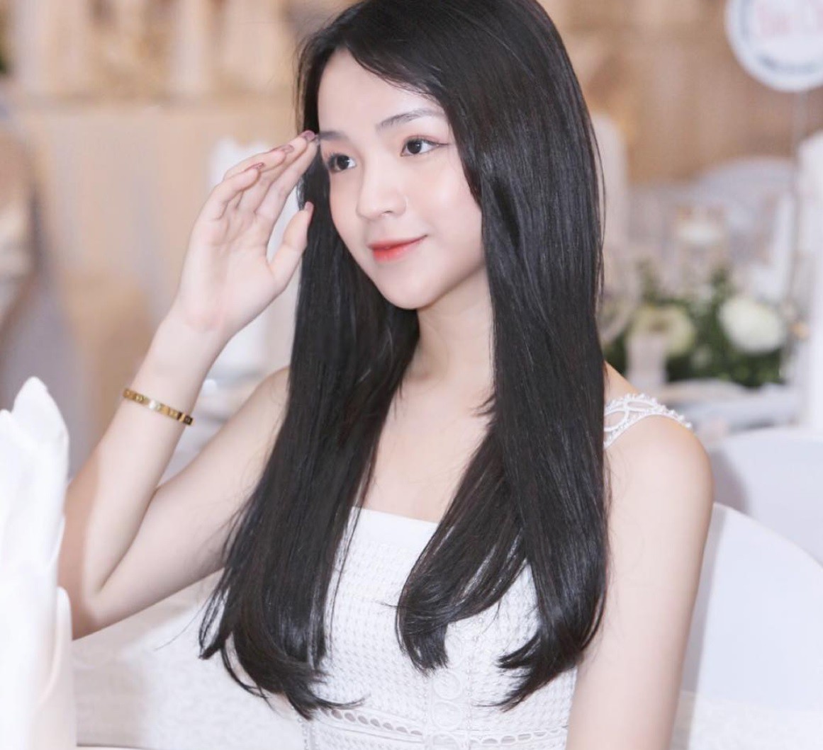 Chân dung bạn gái cực xinh của Phan Hoàng - em trai thiếu gia Phan Thành