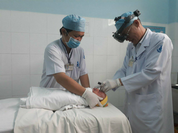 Trẻ sinh non dễ mắc bệnh võng mạc khiến mù vĩnh viễn