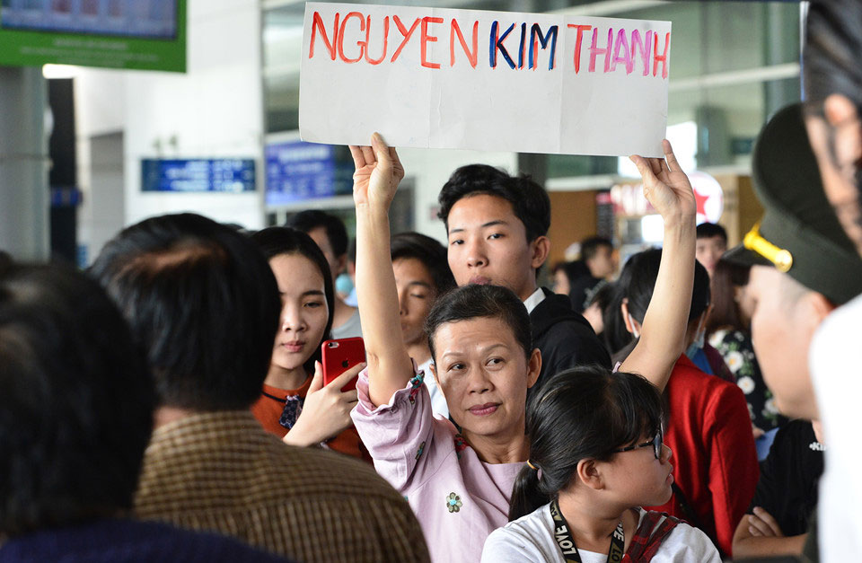 Sân bay Tân Sơn Nhất đông nghịt người đón Việt kiều về quê ăn Tết