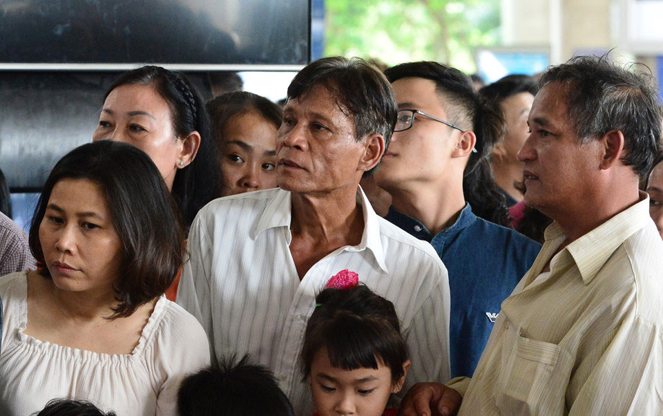 Sân bay Tân Sơn Nhất đông nghịt người đón Việt kiều về quê ăn Tết