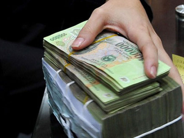 Mạo nhận nhân viên sứ quán lừa cả gia đình tám người