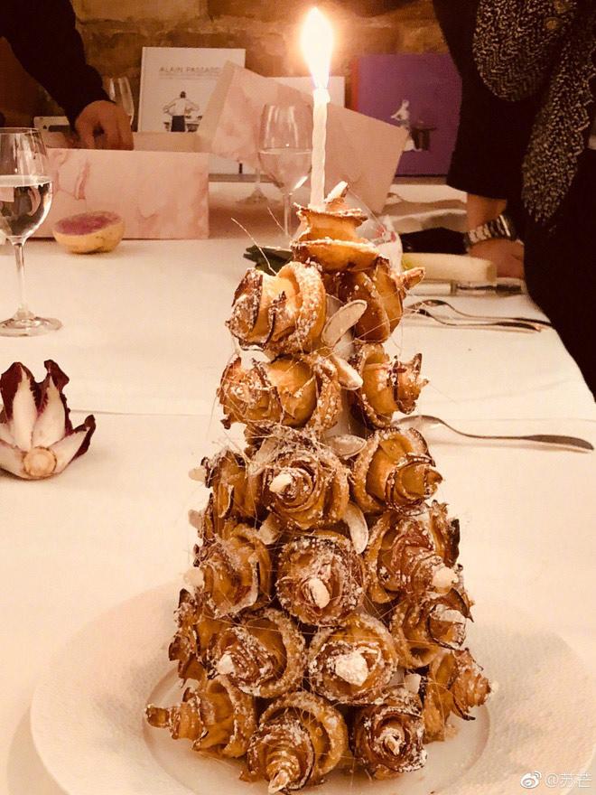 Đặt bánh mạ vàng chúc mừng sinh nhật Angelababy chỉ có thể là chồng quốc dân Huỳnh Hiểu Minh