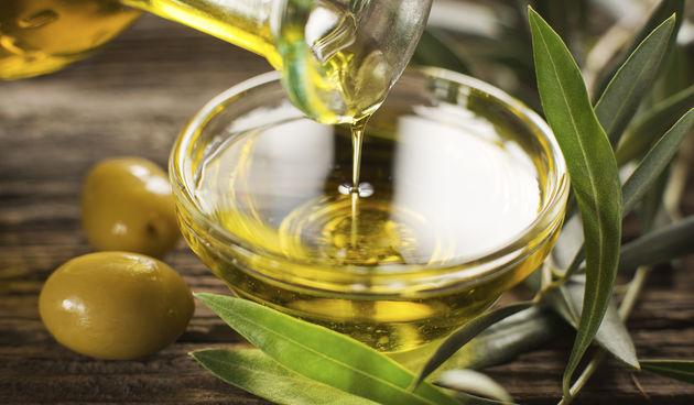 Bỏ túi 5 cách làm tóc thẳng dành cho nàng tóc xoăn không cần duỗi ép!