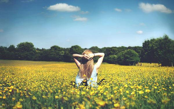 Ai cũng nói, đàn bà khổ quá thì buông, tiếc làm gì nhưng… buông đâu có dễ