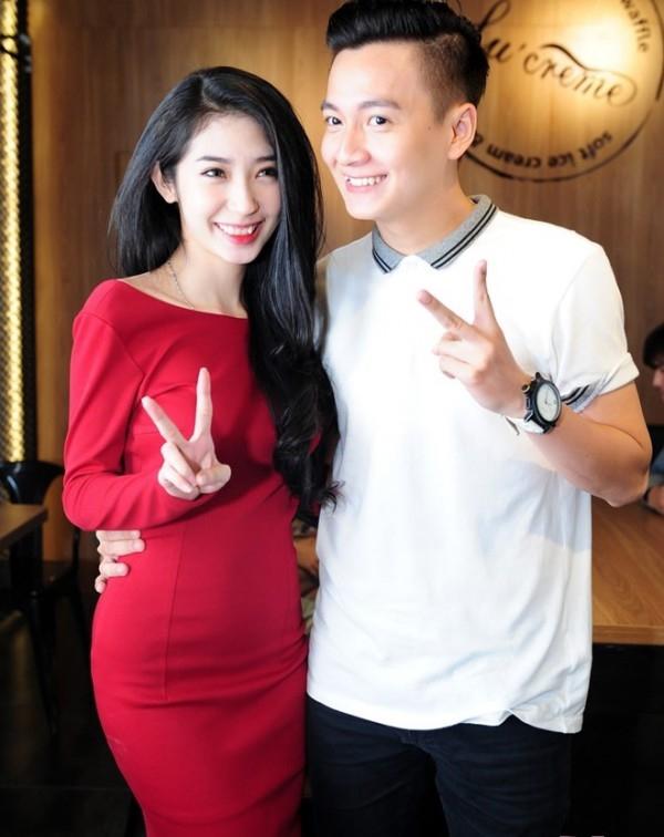 Sự thật sau màn cầu hôn bằng nhẫn kim cương của Ngô Kiến Huy dành cho Khổng Tú Quỳnh Sự thật sau màn cầu hôn bằng nhẫn kim cương của Ngô Kiến Huy dành cho Khổng Tú Quỳnh
