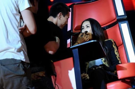 Sao Hoa ngữ danh tiếng đối xử với trợ lý: Người thân thiết như bạn bè, kẻ hành hạ, bắt cung phụng hệt người hầu