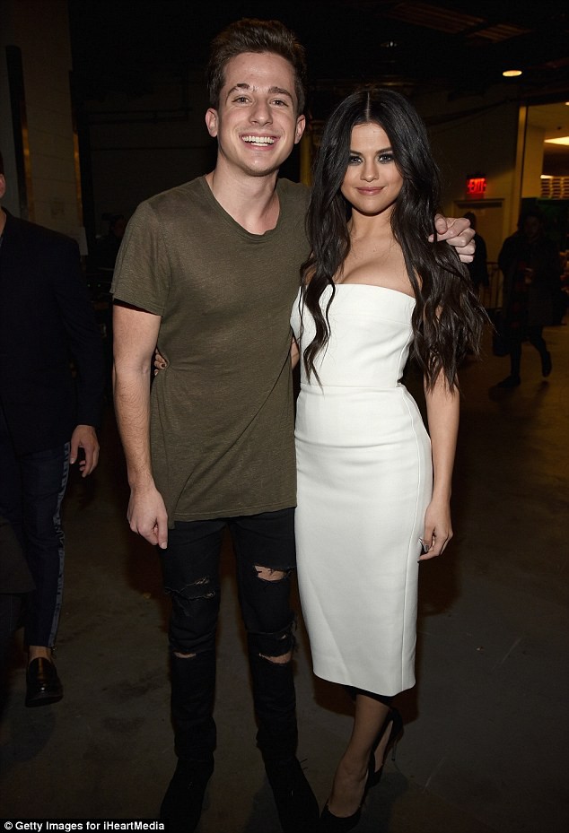 Selena Gomez: Cô gái có trong tay tất cả nhưng sẵn sàng từ bỏ mọi thứ vì một chàng trai Selena Gomez: Cô gái có trong tay tất cả nhưng sẵn sàng từ bỏ mọi thứ vì một chàng trai
