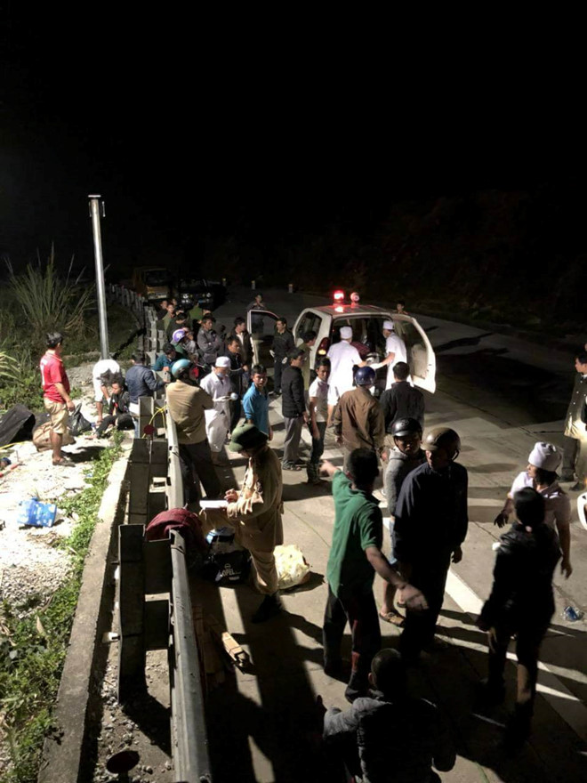 Xe khách lao xuống vực sâu đèo Lò Xo, 20 người thương vong