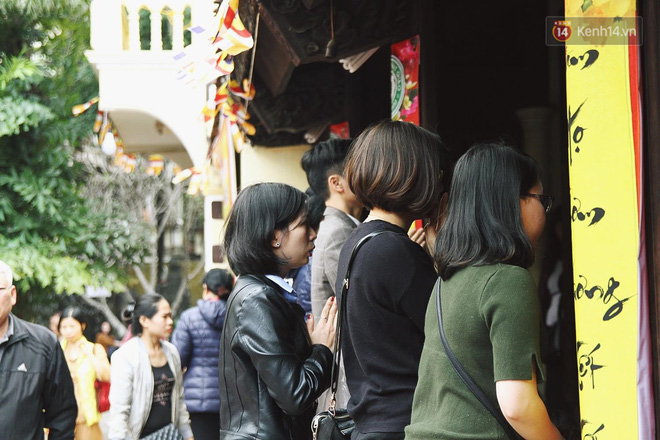 Chùa Phúc Khánh tổ chức lễ cầu an lớn nhất năm, hàng ngàn người dân Hà Nội mang cả đồ ăn đến nhận chỗ từ 11h trưa Chùa Phúc Khánh tổ chức lễ cầu an lớn nhất năm, hàng ngàn người dân Hà Nội mang cả đồ ăn đến nhận chỗ từ 11h trưa