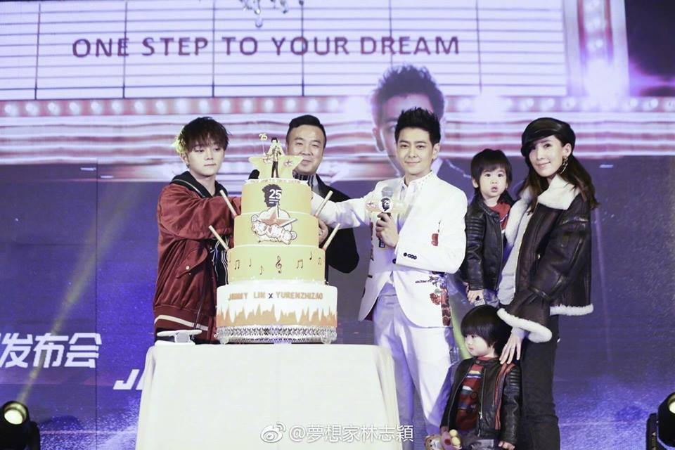 Lâm Chí Dĩnh lần đầu công khai xuất hiện cùng vợ sau 14 năm