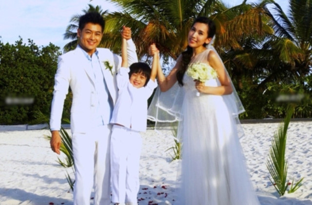 Lâm Chí Dĩnh lần đầu công khai xuất hiện cùng vợ sau 14 năm