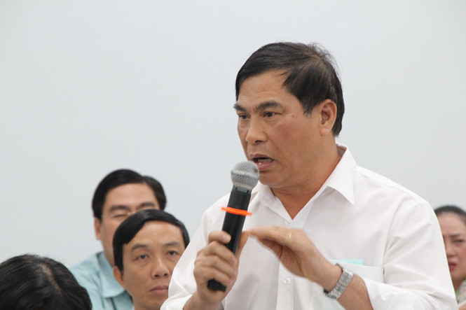 Chưa bao giờ, đoạn đường từ nhà ăn đến nghĩa địa ngắn như lúc này