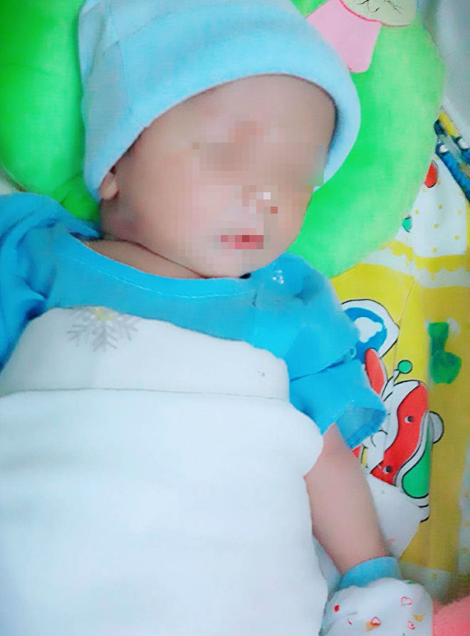 Xót cảnh người mẹ nhí 13 tuổi chăm con trai 1 tháng tuổi không có bố vì bị xâm hại tình dục