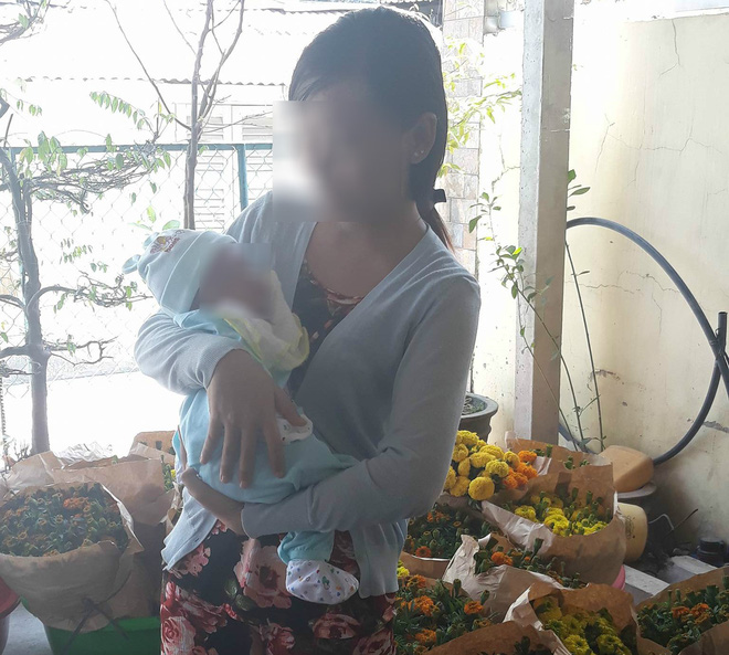 Xót cảnh người mẹ nhí 13 tuổi chăm con trai 1 tháng tuổi không có bố vì bị xâm hại tình dục