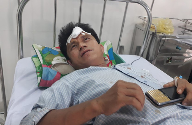 Khoảnh khắc xe khách lao tốc độ cao xuống vực sâu 70 m trên đèo Lò Xo