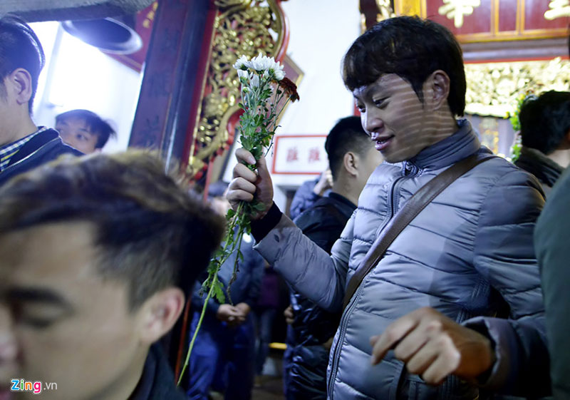 Chen lấn, cướp lộc, sờ đồ vật đêm khai ấn đền Trần