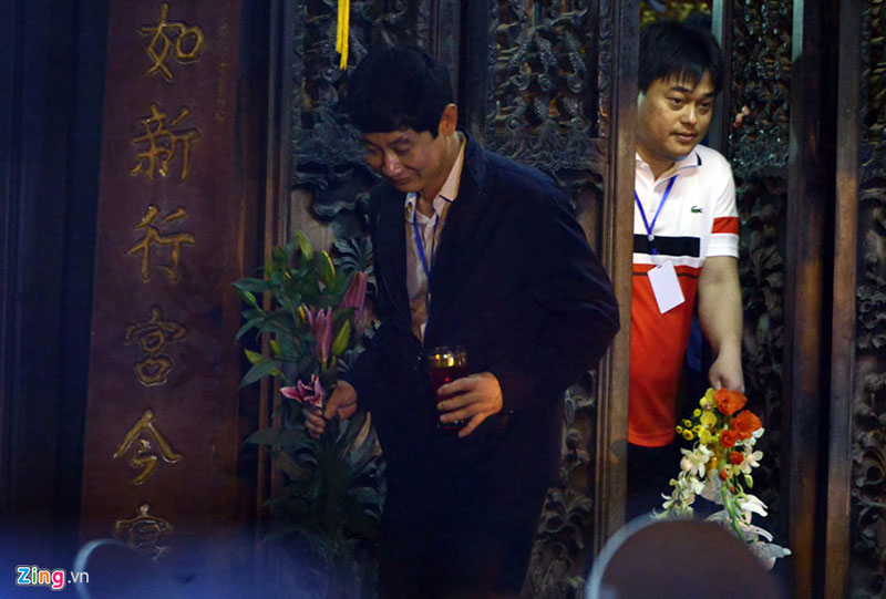 Chen lấn, cướp lộc, sờ đồ vật đêm khai ấn đền Trần