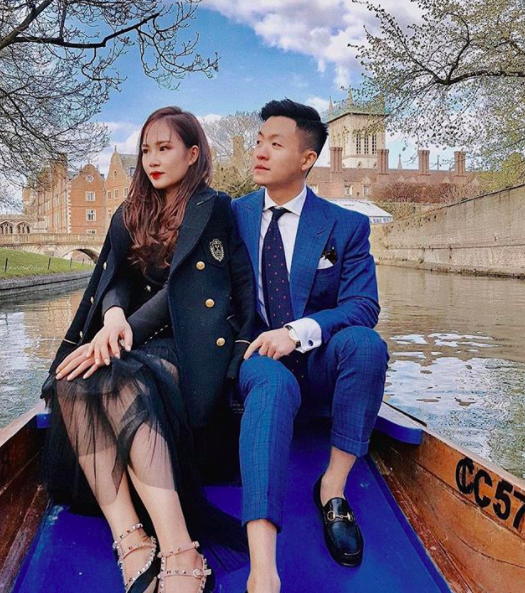 Quen nhau qua mạng, cô gái bay từ Hà Nội đến London để gặp bạn trai và câu chuyện tình yêu đẹp như mơ Quen nhau qua mạng, cô gái bay từ Hà Nội đến London để gặp bạn trai và câu chuyện tình yêu đẹp như mơ