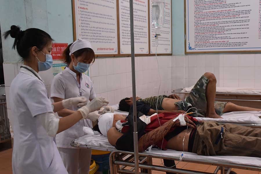 Truy bắt nhóm đối tượng hành hung, chém 2 cha con trọng thương