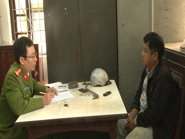 Táo tợn đập phá mái nhà dân lấy trộm hàng chục triệu giữa ban ngày