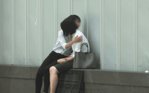 Cái kết cho cô gái trượt phỏng vấn đến xin người lạ một cái ôm