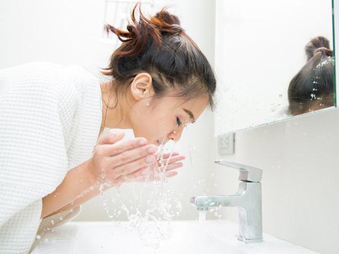 Bí quyết để 8 tiếng văn phòng không là thủ phạm cho làn da sạm đen nổi mụn của bạn Bí quyết để 8 tiếng văn phòng không là thủ phạm cho làn da sạm đen nổi mụn của bạn