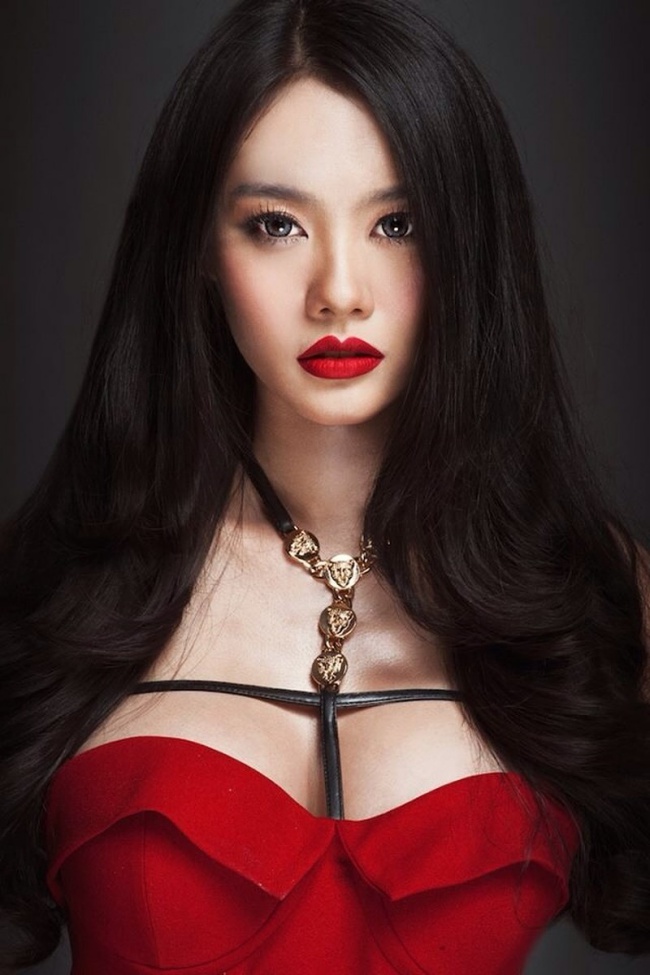 Những mỹ nhân chỉ nhìn đã thấy nghẹt thở vì nâng cấp vòng một quá đà