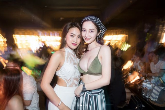 Những mỹ nhân chỉ nhìn đã thấy nghẹt thở vì nâng cấp vòng một quá đà