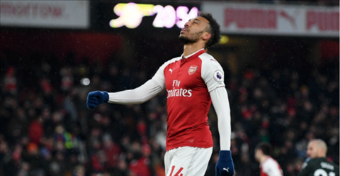 Wenger bảo vệ Aubameyang và Mkhitaryan sau trận thua Man City