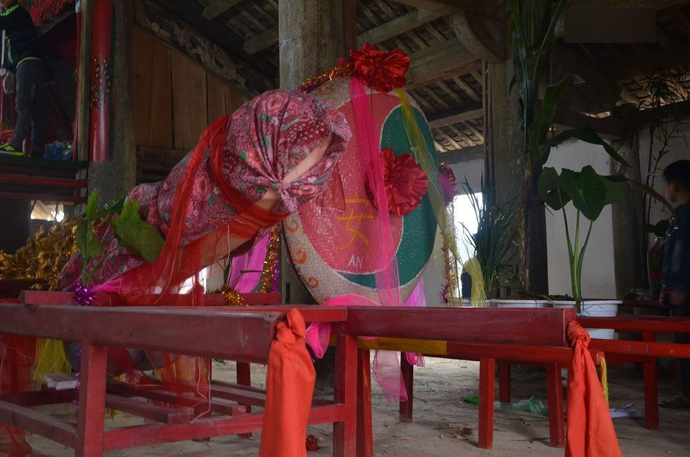 Người chế tác của quý khổng lồ trong lễ hội Ná Nhèm: Tôi phải làm âm thầm, giấu cả làng không được tiết lộ cho ai