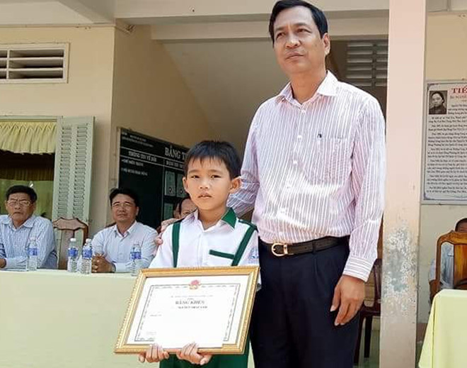 Bốn cậu bé trả lại 80 triệu được tuyên dương