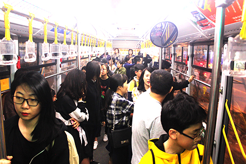 Ý kiến trái chiều về đề xuất cho các loại xe khác đi vào làn buýt nhanh