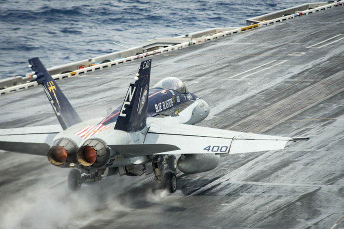 Hình ảnh mới nhất trên Biển Đông của tàu sân bay Mỹ sắp đến Việt Nam